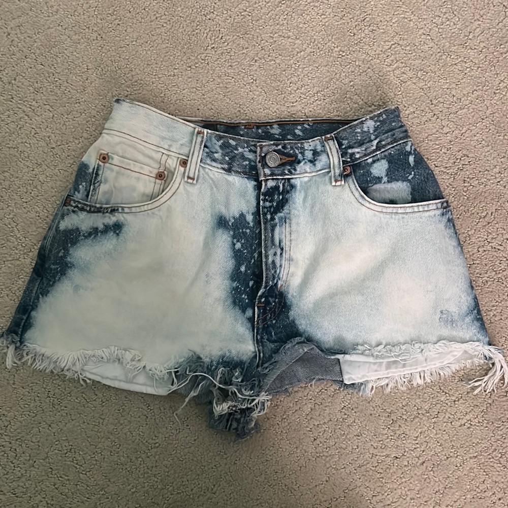 Acid Wash Levi’s Cutoff Denim Shorts